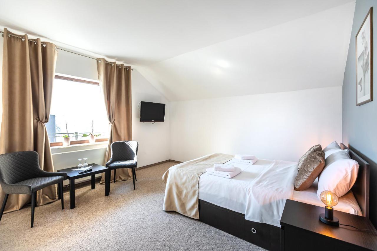 Emerald Residence Rîşnov Eksteriør billede